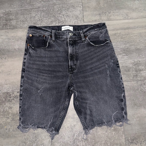 Abercrombie & Fitch High Rise 9” Bermuda Shorts Distressed Size 28 - Picture 2 of 9
